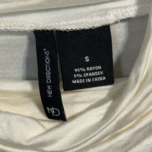 NWT- new directions shirred neck sweater size small - Picture 3 of 4